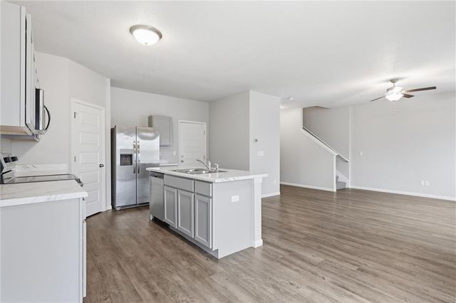 21305 W 215th Terrace, Spring Hill, KS 66083