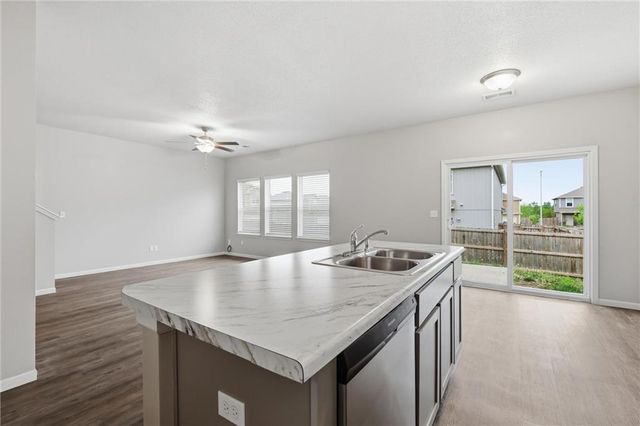21305 W 215th Terrace, Spring Hill, KS 66083