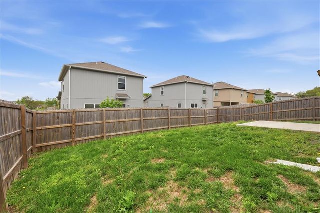 21305 W 215th Terrace, Spring Hill, KS 66083
