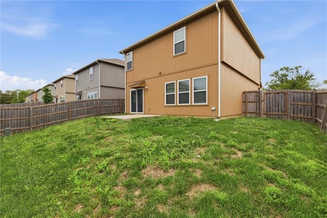 21305 W 215th Terrace, Spring Hill, KS 66083