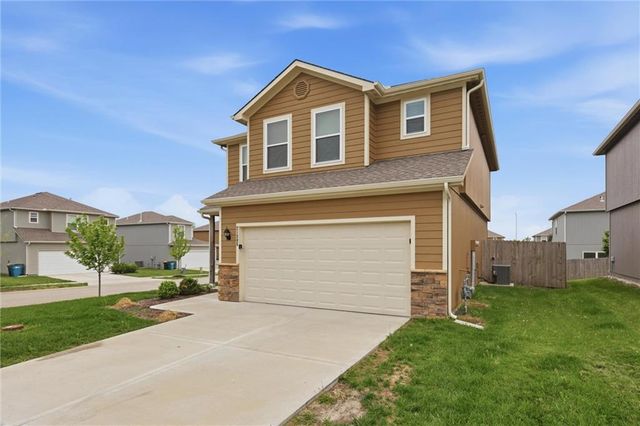 21305 W 215th Terrace, Spring Hill, KS 66083