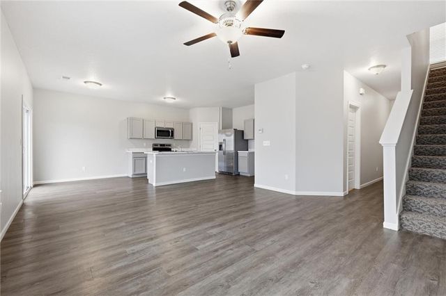 21305 W 215th Terrace, Spring Hill, KS 66083