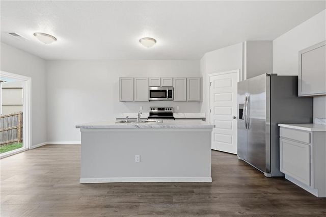 21305 W 215th Terrace, Spring Hill, KS 66083
