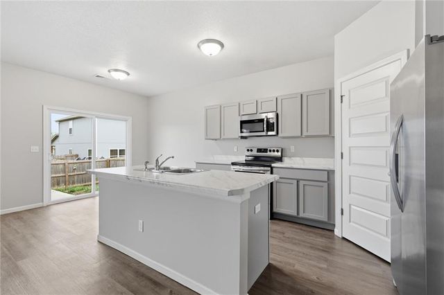 21305 W 215th Terrace, Spring Hill, KS 66083