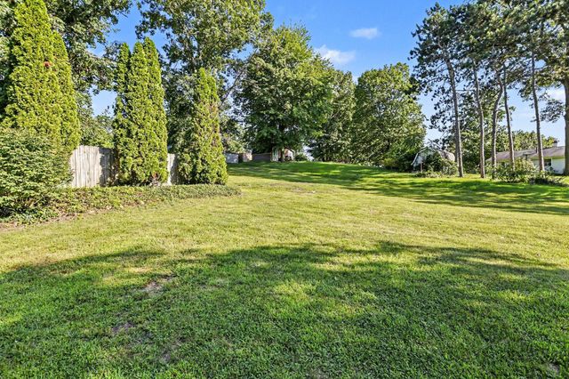6571 W Johnson Road, La Porte, IN 46350