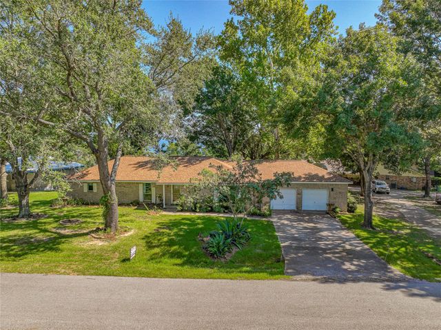 20 Valley Drive, Coldspring, TX 77331
