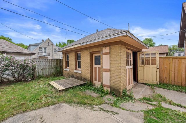 3246 N 49 STREET, Milwaukee, WI 53216