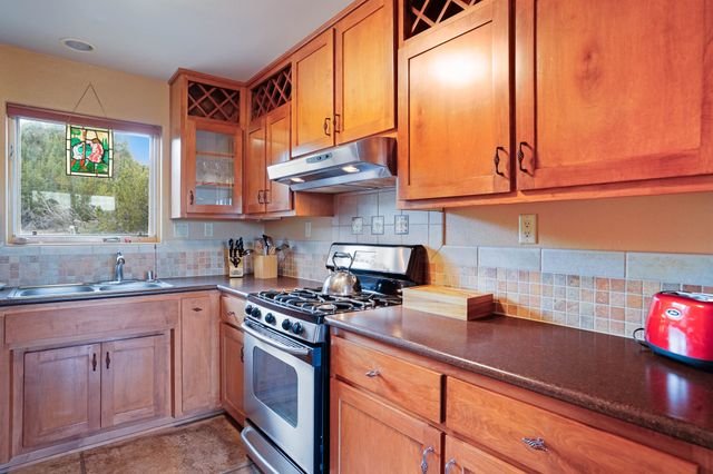 6034 Hoochaneetsa Plaza S, Cochiti Lake, NM 87083