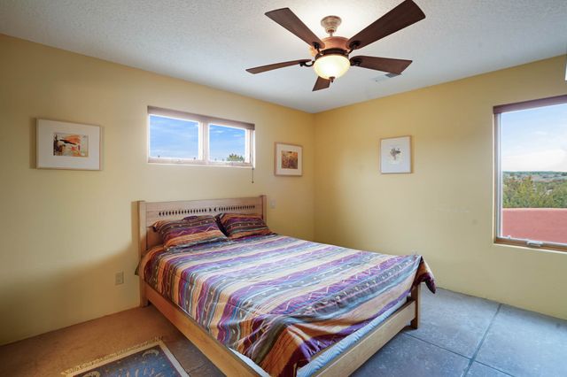 6034 Hoochaneetsa Plaza S, Cochiti Lake, NM 87083