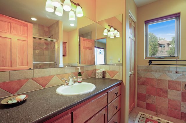 6034 Hoochaneetsa Plaza S, Cochiti Lake, NM 87083