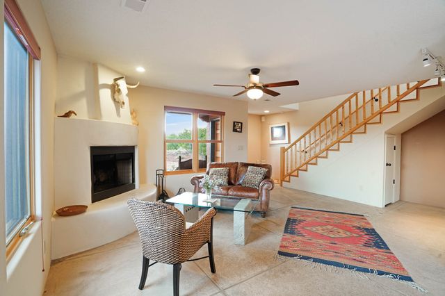 6034 Hoochaneetsa Plaza S, Cochiti Lake, NM 87083