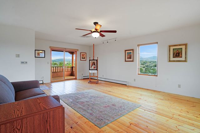 6034 Hoochaneetsa Plaza S, Cochiti Lake, NM 87083