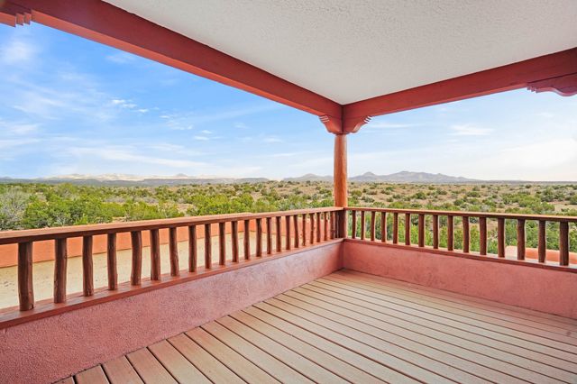 6034 Hoochaneetsa Plaza S, Cochiti Lake, NM 87083
