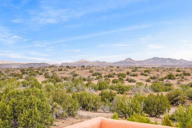 6034 Hoochaneetsa Plaza S, Cochiti Lake, NM 87083
