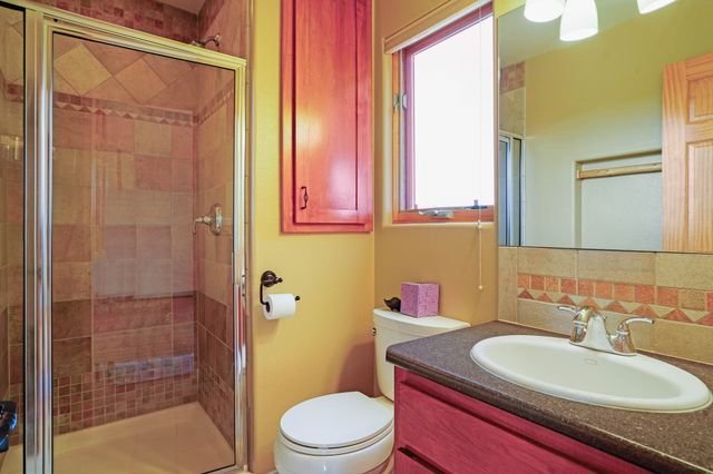 6034 Hoochaneetsa Plaza S, Cochiti Lake, NM 87083