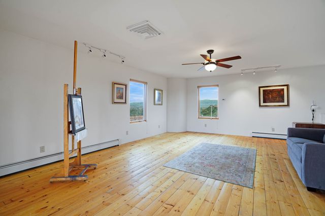 6034 Hoochaneetsa Plaza S, Cochiti Lake, NM 87083