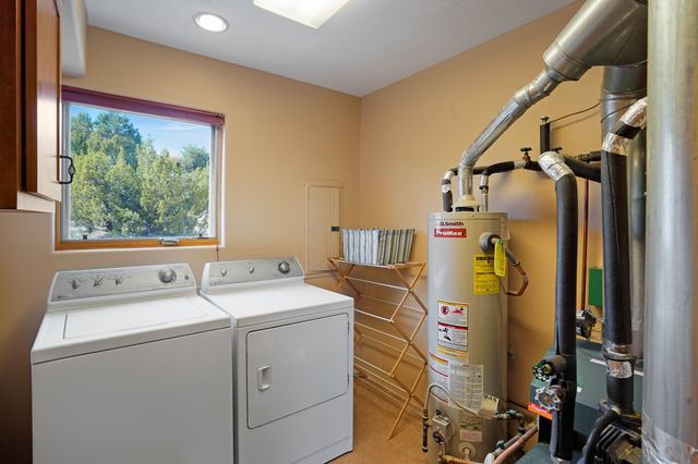 6034 Hoochaneetsa Plaza S, Cochiti Lake, NM 87083