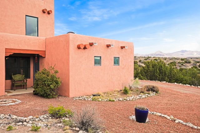 6034 Hoochaneetsa Plaza S, Cochiti Lake, NM 87083