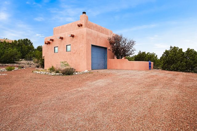 6034 Hoochaneetsa Plaza S, Cochiti Lake, NM 87083