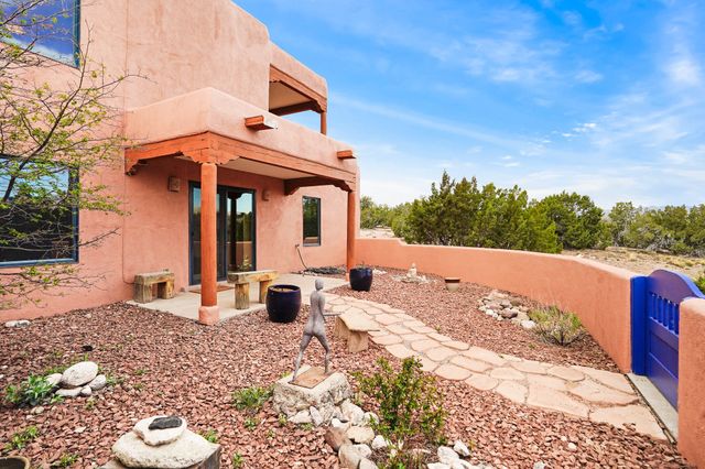 6034 Hoochaneetsa Plaza S, Cochiti Lake, NM 87083