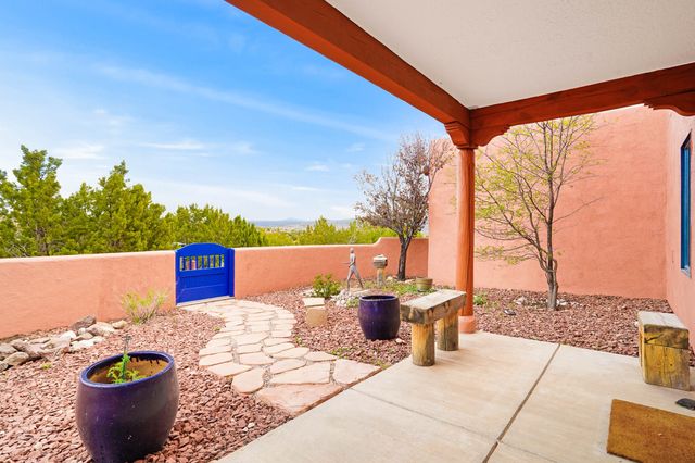 6034 Hoochaneetsa Plaza S, Cochiti Lake, NM 87083