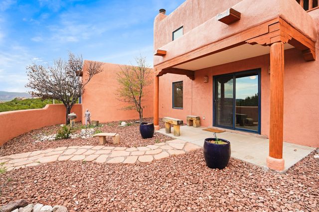 6034 Hoochaneetsa Plaza S, Cochiti Lake, NM 87083