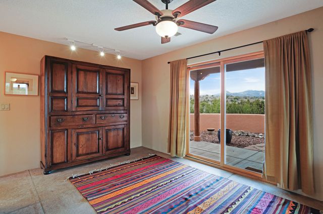 6034 Hoochaneetsa Plaza S, Cochiti Lake, NM 87083