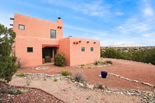 6034 Hoochaneetsa Plaza S, Cochiti Lake, NM 87083