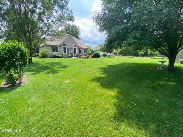 6960 Shadowcreek Drive, Maumee, OH 43537