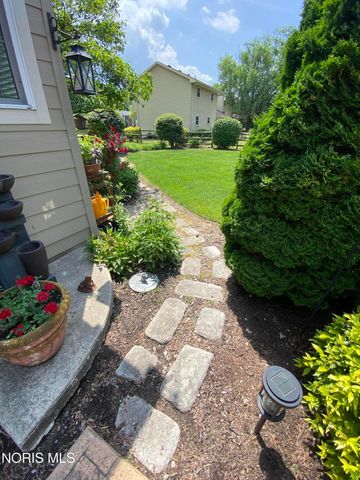 6960 Shadowcreek Drive, Maumee, OH 43537