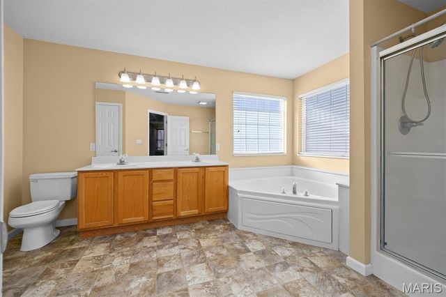 2728 Lauren Lake Drive, Shiloh, IL 62221