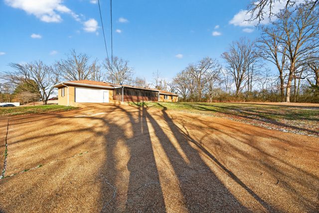 2136 Broad St, W, Cookeville, TN 38501