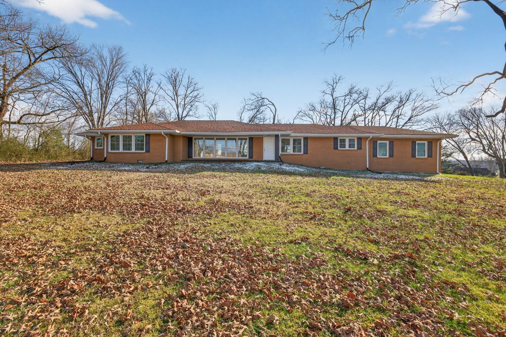 2136 Broad St, W, Cookeville, TN 38501