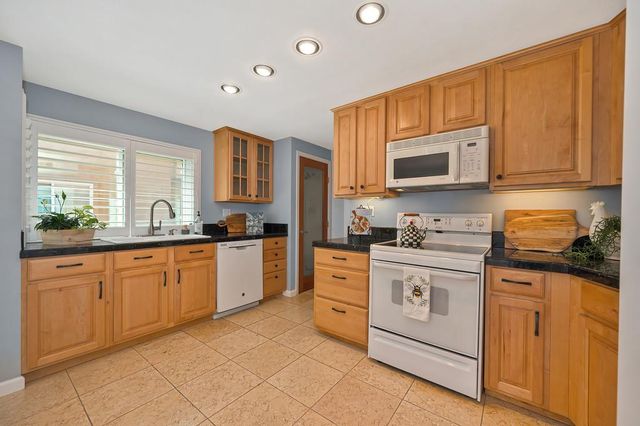 3092 Swallows Nest Dr, Sacramento, CA 95833