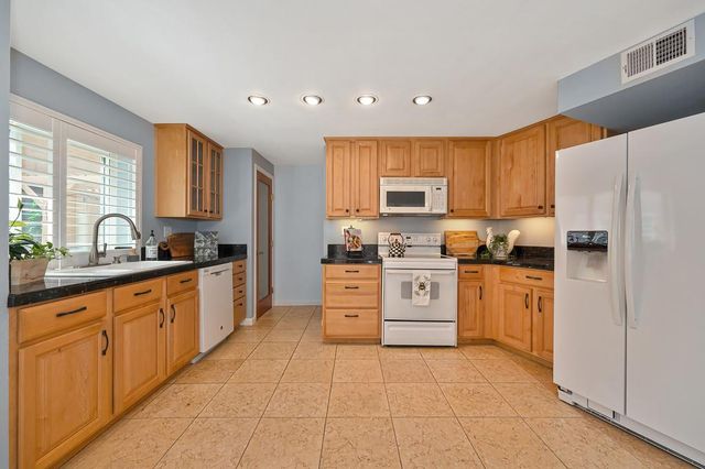 3092 Swallows Nest Dr, Sacramento, CA 95833