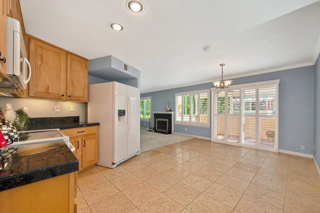 3092 Swallows Nest Dr, Sacramento, CA 95833