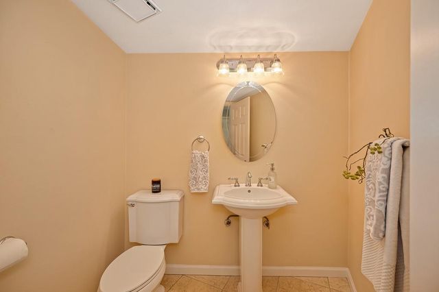 3092 Swallows Nest Dr, Sacramento, CA 95833