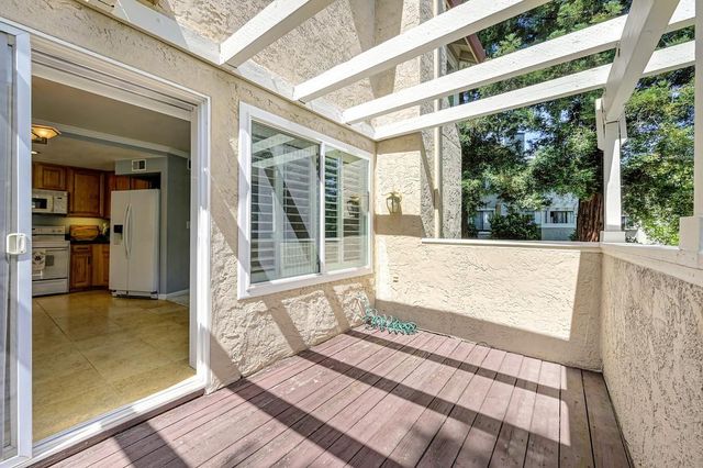 3092 Swallows Nest Dr, Sacramento, CA 95833