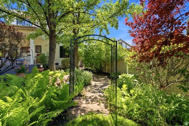 1381 E 5985 S, Salt Lake City, UT 84121