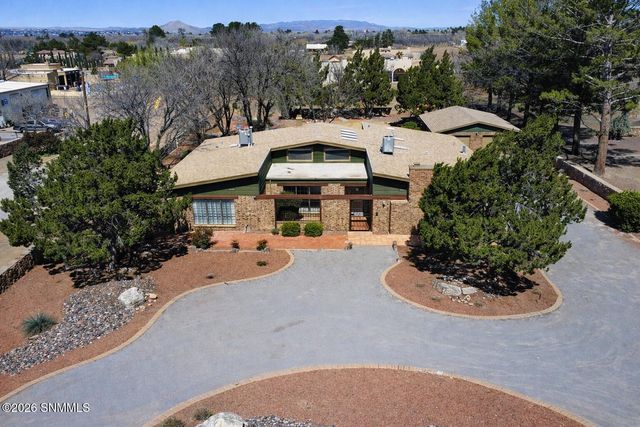 2080 Tres Pinos Lane, Las Cruces, NM 88005