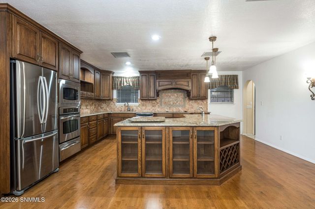 2080 Tres Pinos Lane, Las Cruces, NM 88005