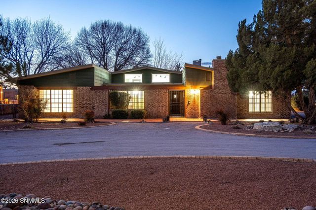 2080 Tres Pinos Lane, Las Cruces, NM 88005