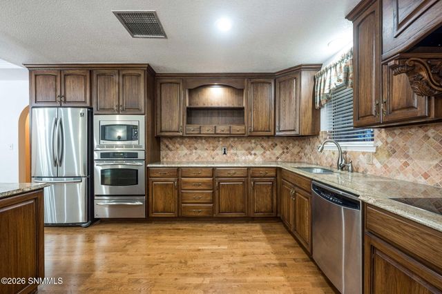 2080 Tres Pinos Lane, Las Cruces, NM 88005