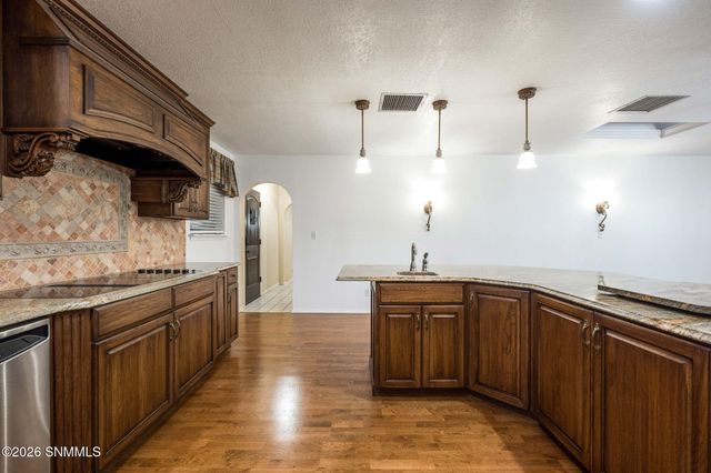 2080 Tres Pinos Lane, Las Cruces, NM 88005