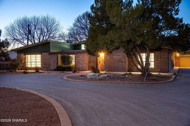 2080 Tres Pinos Lane, Las Cruces, NM 88005
