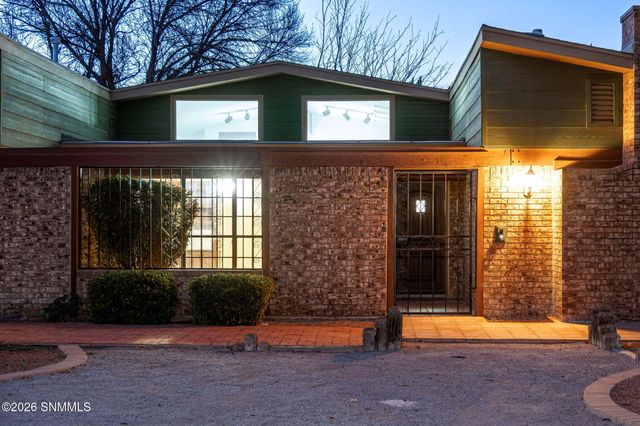 2080 Tres Pinos Lane, Las Cruces, NM 88005