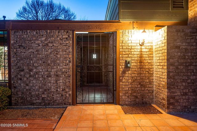 2080 Tres Pinos Lane, Las Cruces, NM 88005