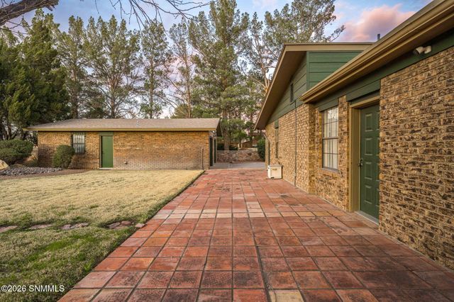 2080 Tres Pinos Lane, Las Cruces, NM 88005