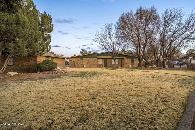 2080 Tres Pinos Lane, Las Cruces, NM 88005