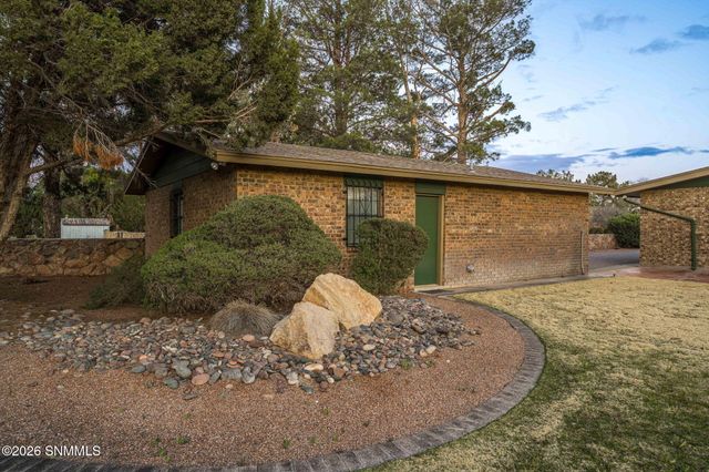 2080 Tres Pinos Lane, Las Cruces, NM 88005